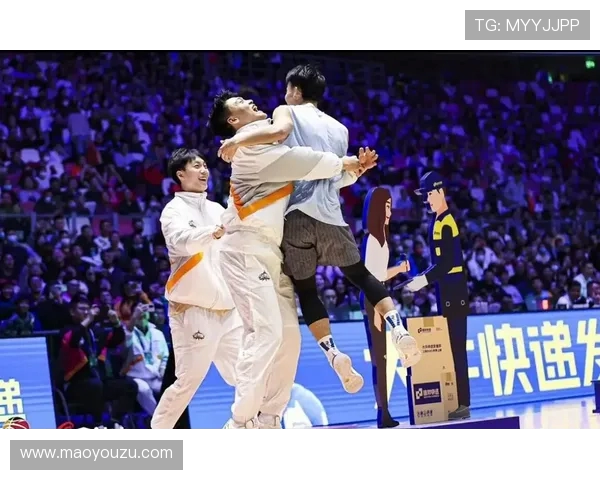 南京篮球队团队协作引发热议球迷对战术配合和球员默契提出不同看法